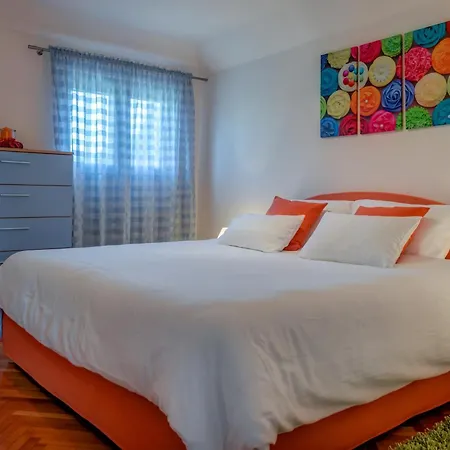 Apartment Bacvice Holiday With Free Parking Apartment Split